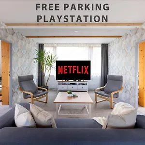 Vousata Dama - Ps3 - Parking Free Praga